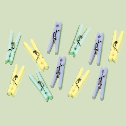 382338 ***FAVORS CLOTHESPINS MULTI